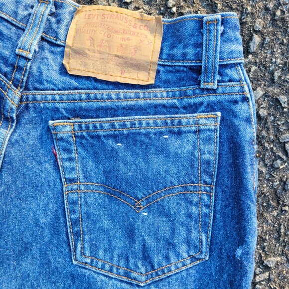 Levi Vintage Made in USA 505 Red Tab Shrink to Fit Medium/Light Wash Jeans - Picture 4 of 11